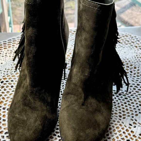 Vince Camuto Sz 8.5 W Hayzee Brown Suede Fringe Tassel Ankle Bootie SKU 786 - Picture 9 of 9
